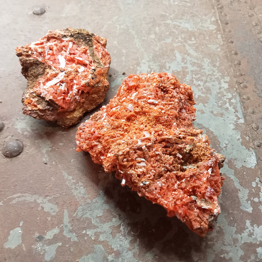 Medium Crocoite clusters
