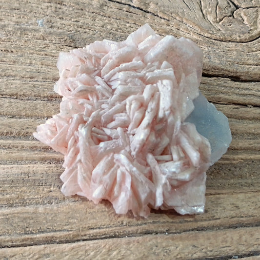 Stilbite on chalcedony specimen