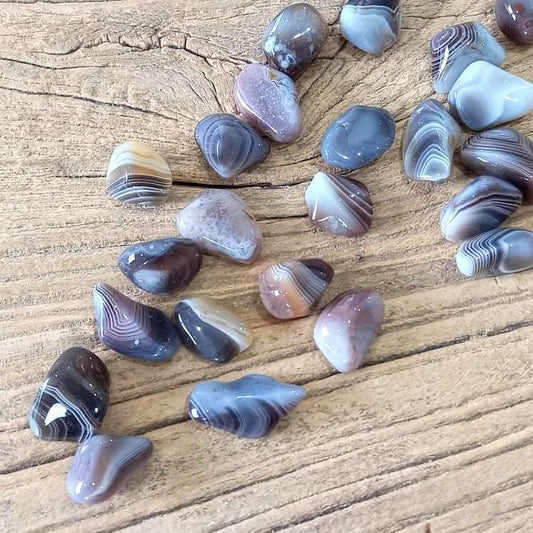 Grey agate tumblestones