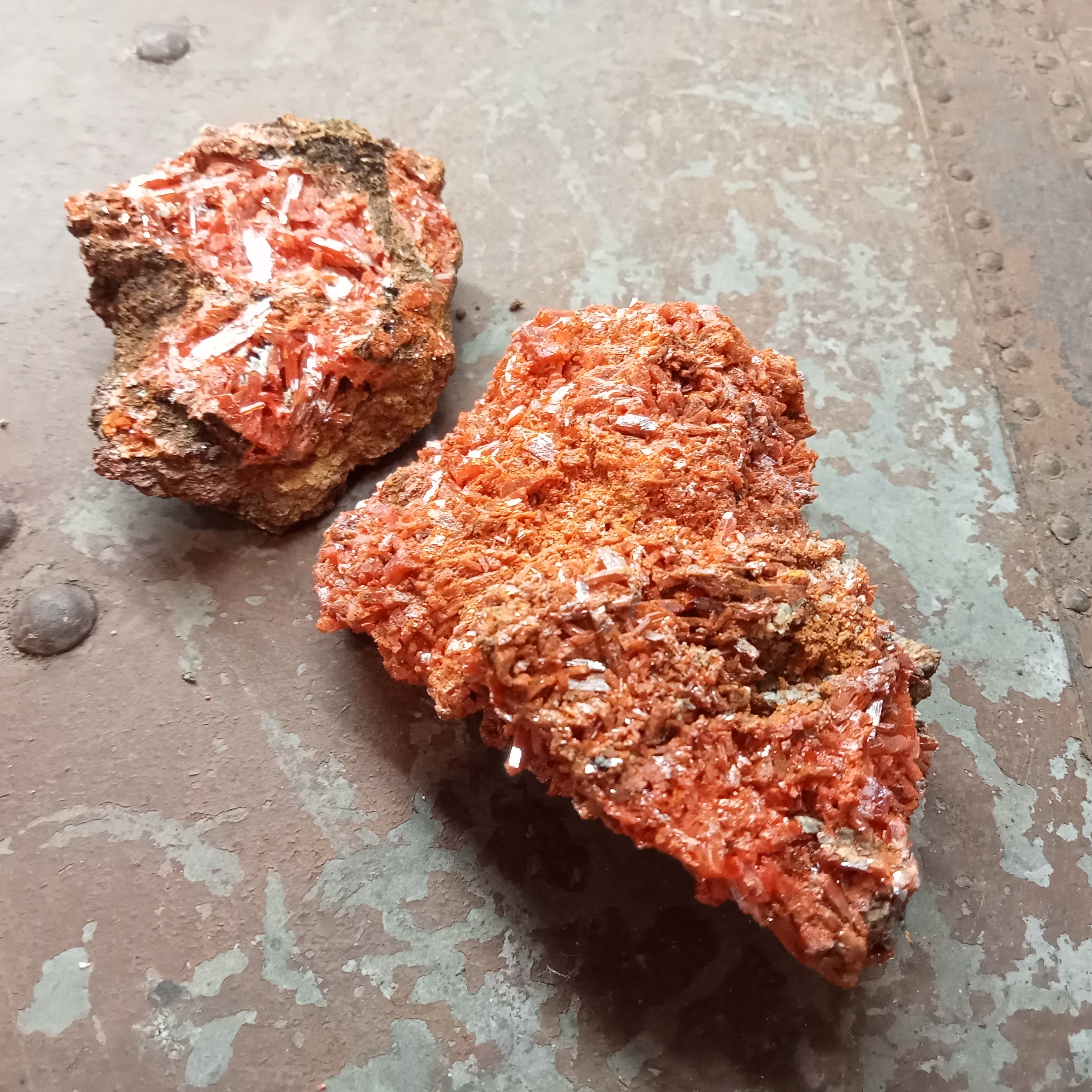 Medium Crocoite clusters