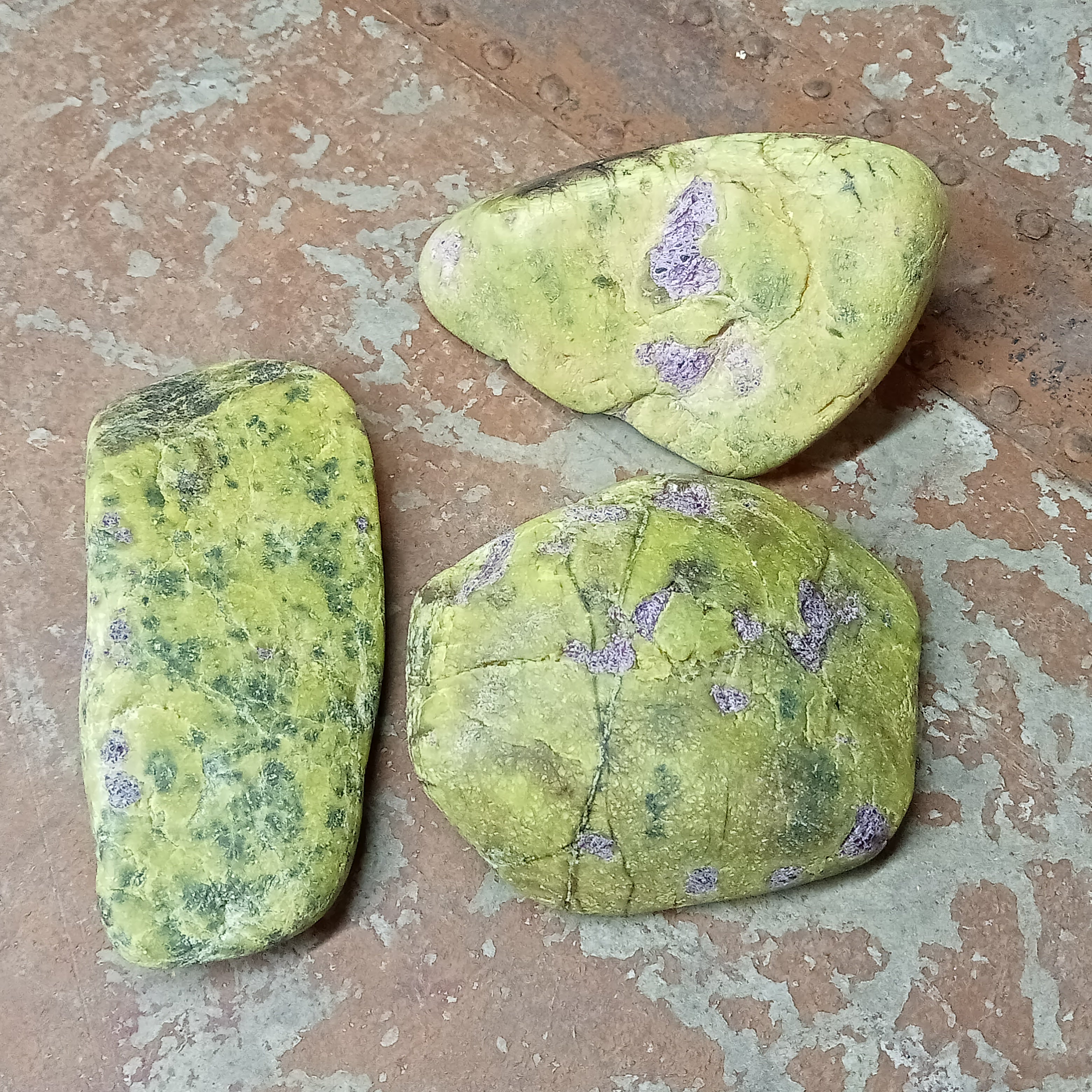 Atlantisite large tumblestones