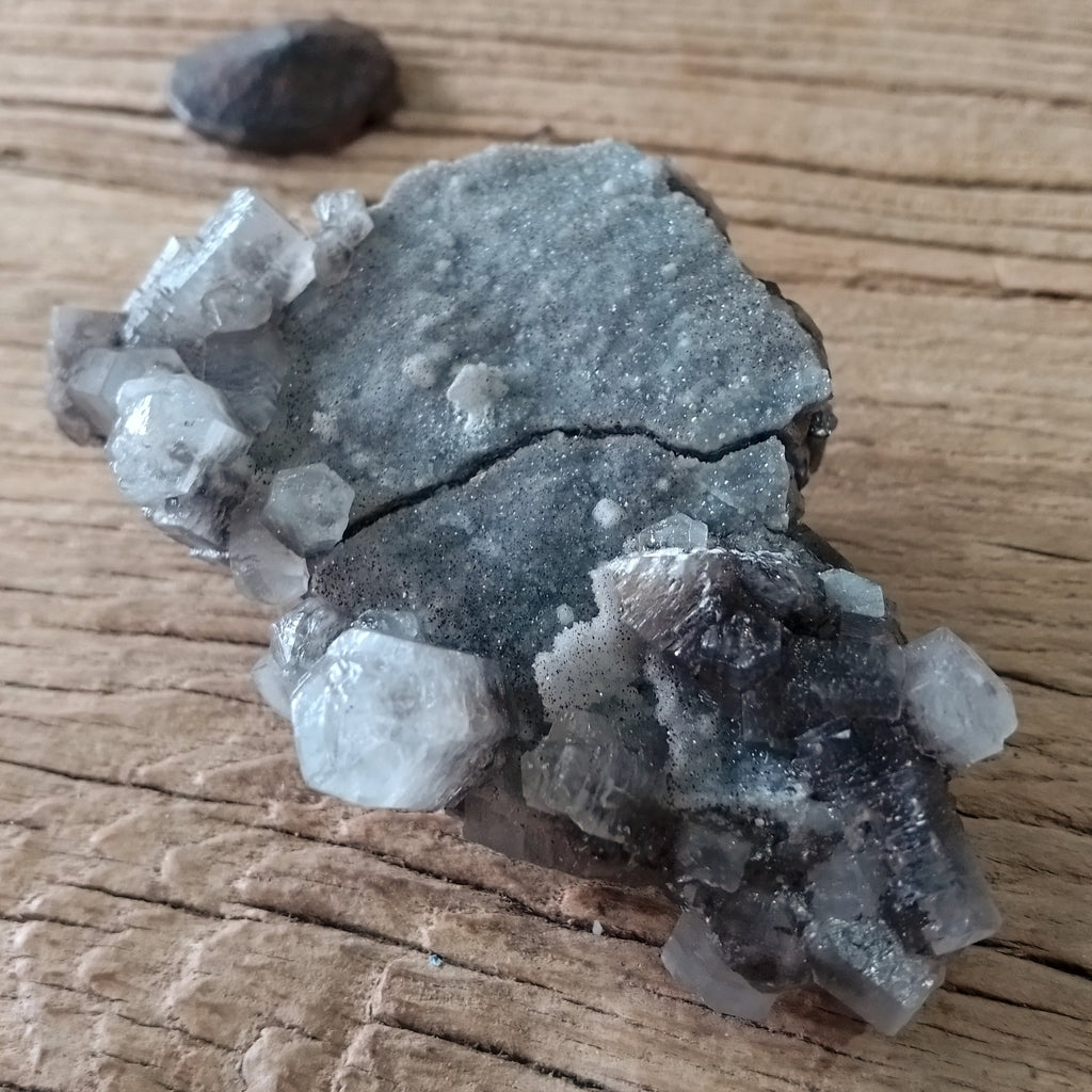 Columnar calcite specimen