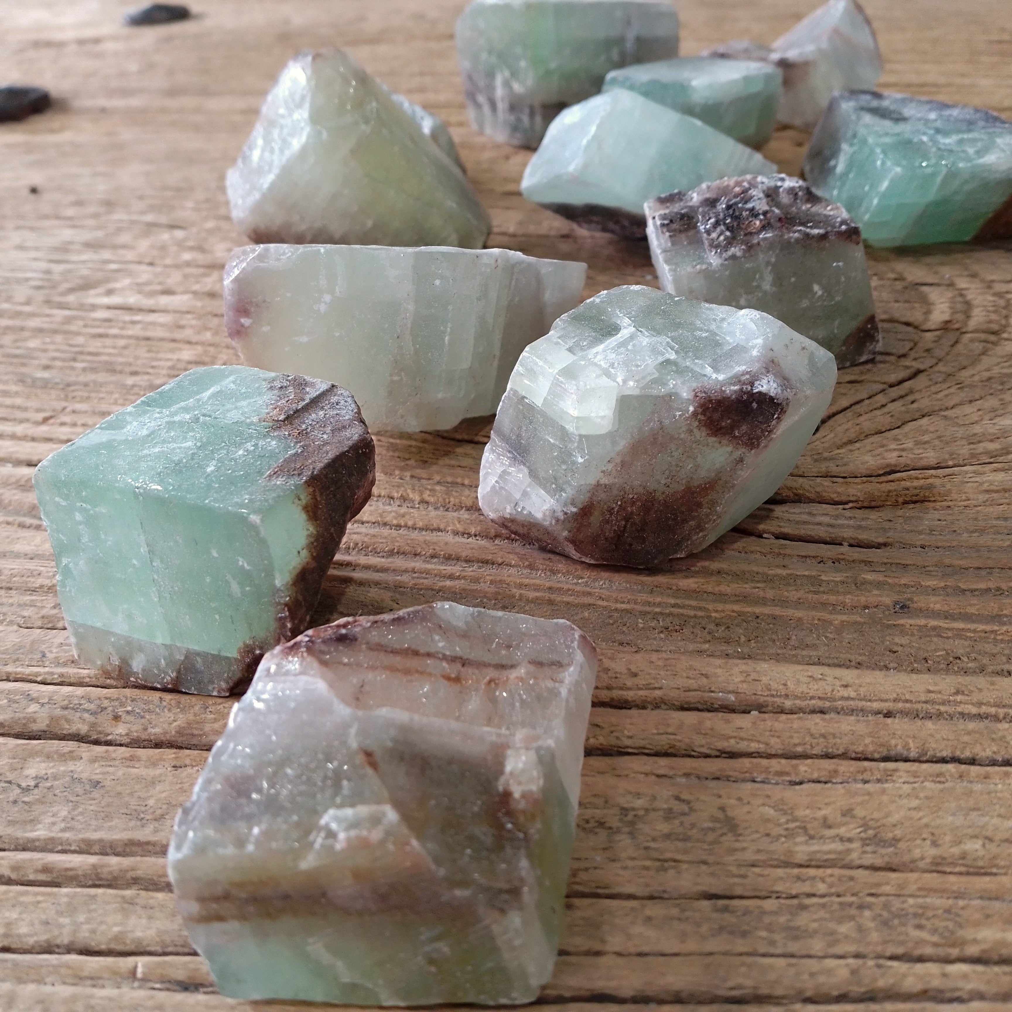 Green calcite raw