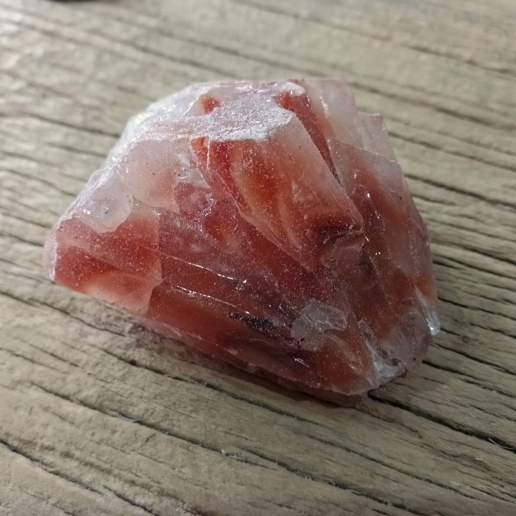 Red calcite raw