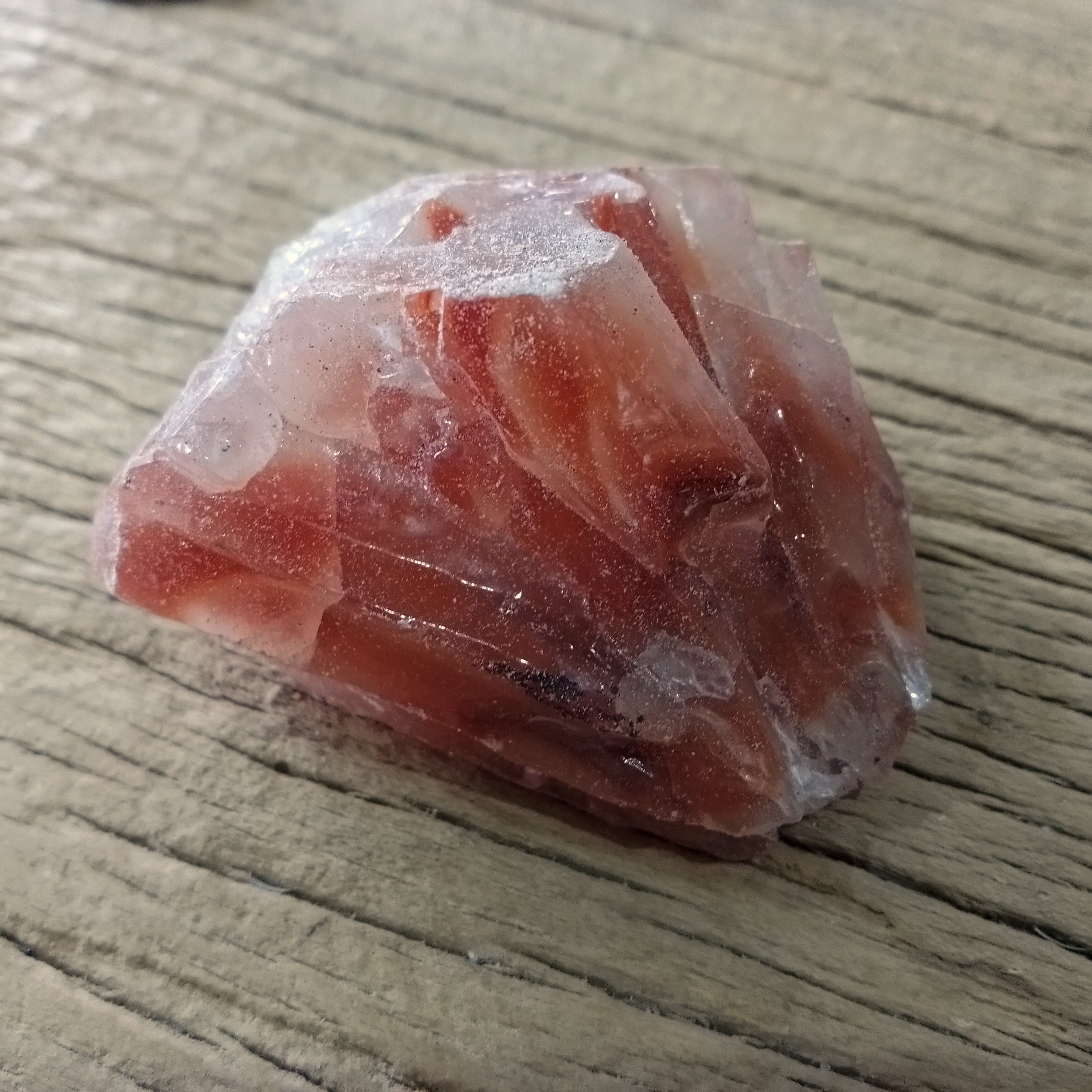 Red calcite raw