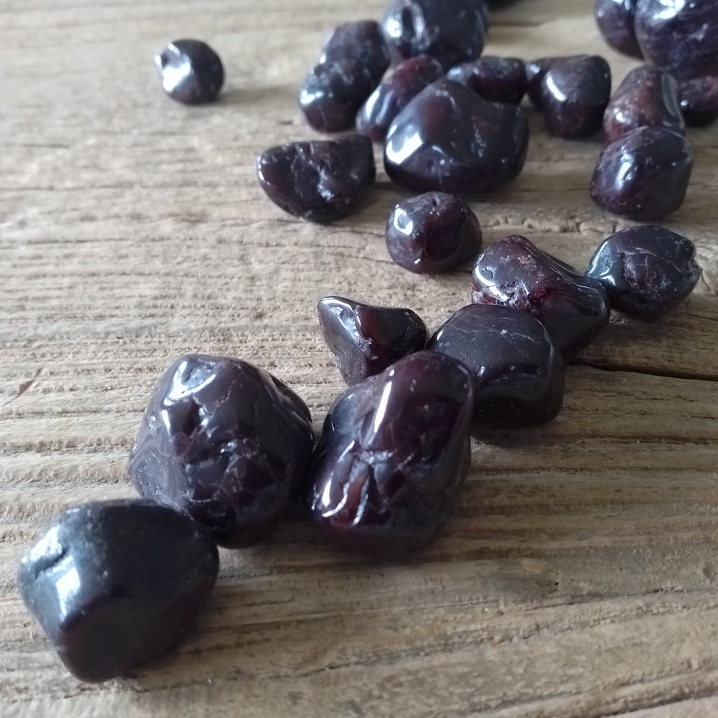 Garnet tumblestones