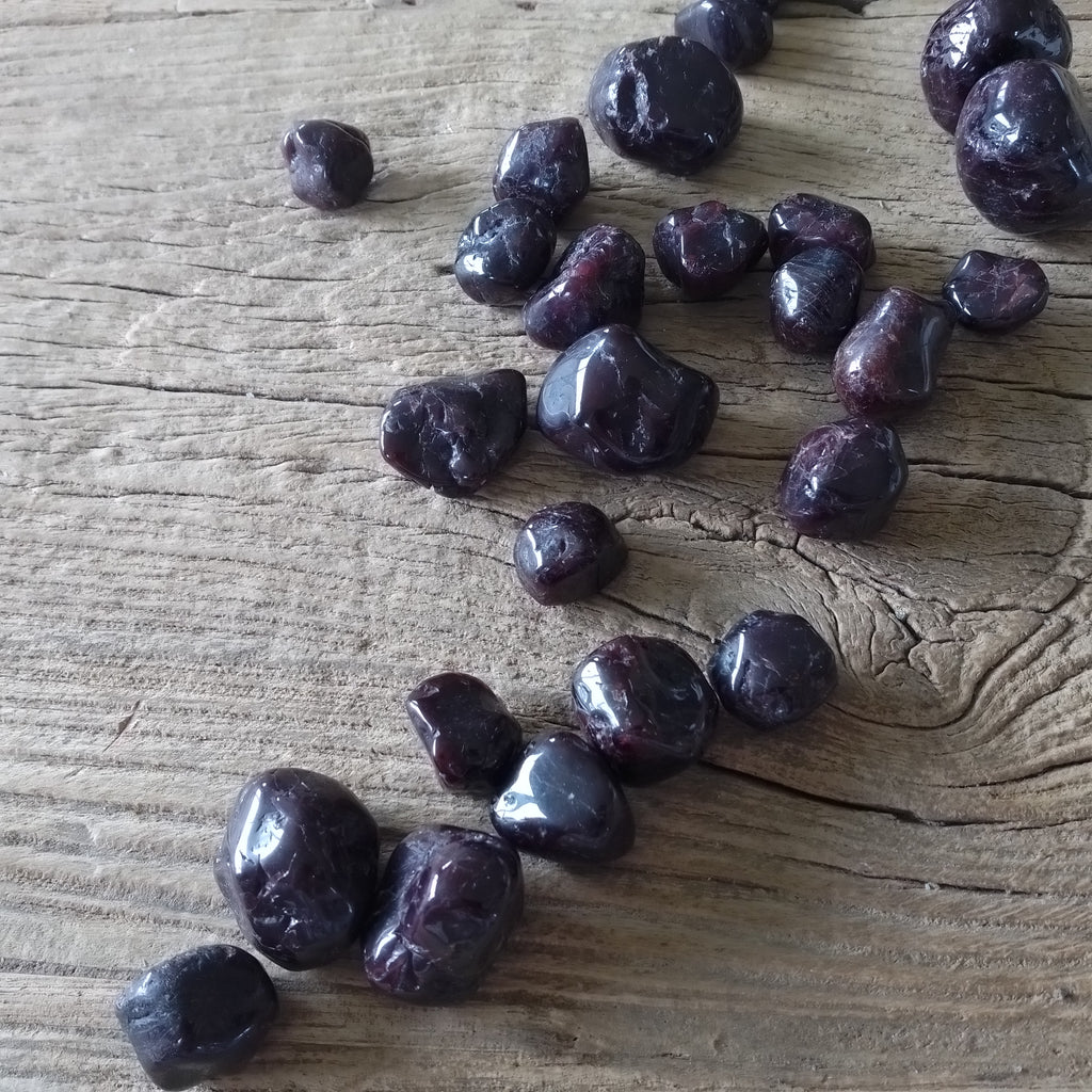 Garnet tumblestones
