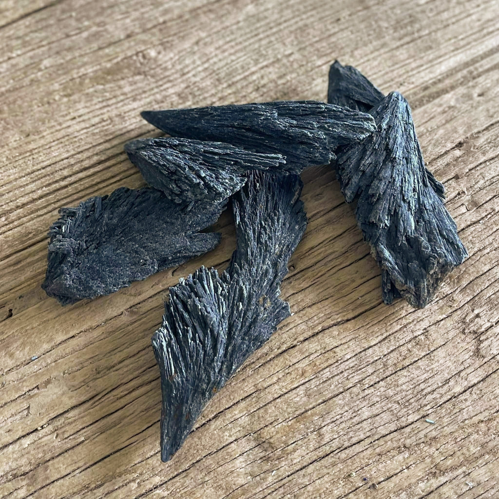 Black kyanite blades