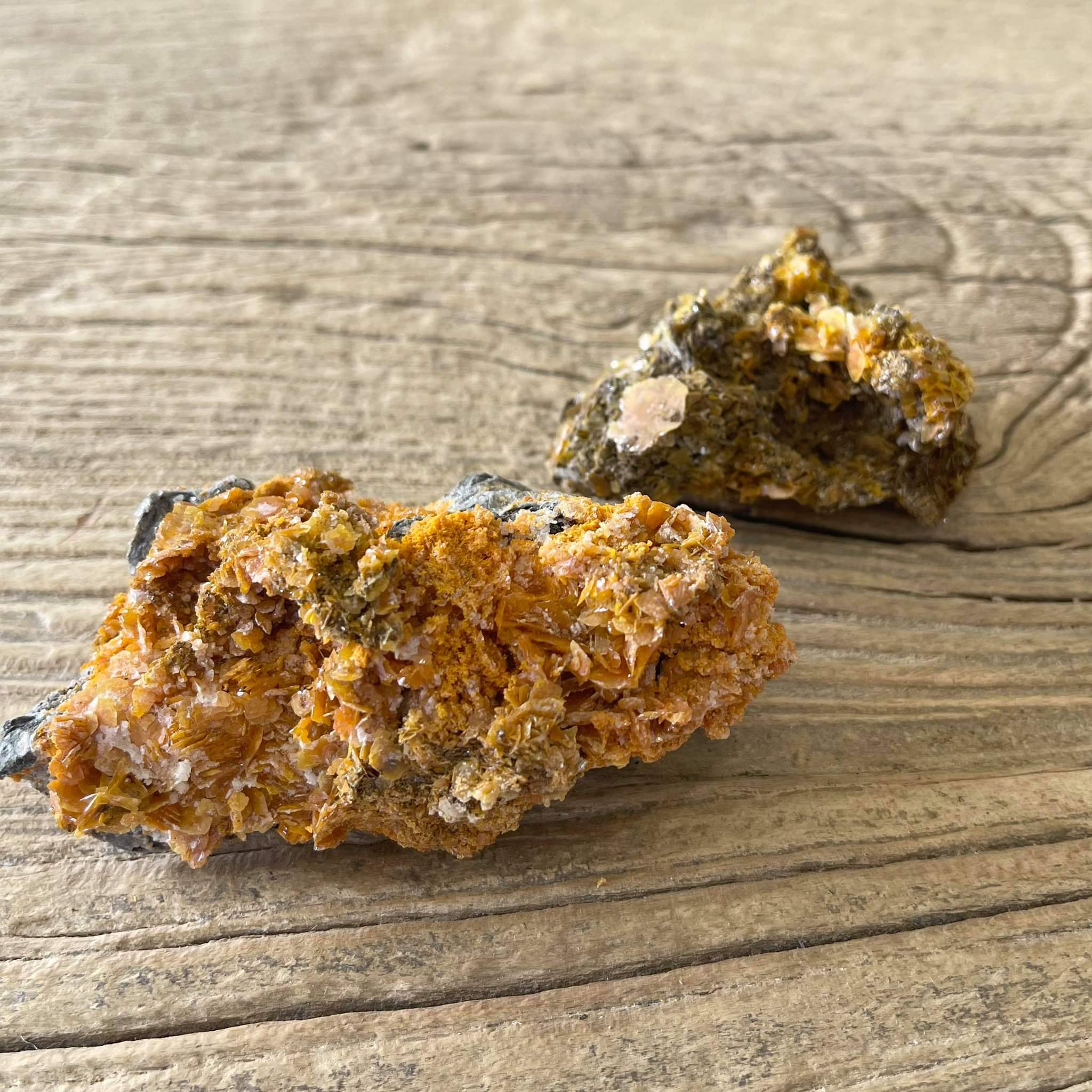 Wulfenite clusters